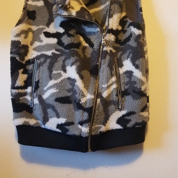 Vest - Picture 4 of 4